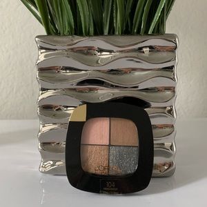 L’Oréal Paris Colour Riche Eye Pocket Palette Eyeshadow in “104” French Biscuit